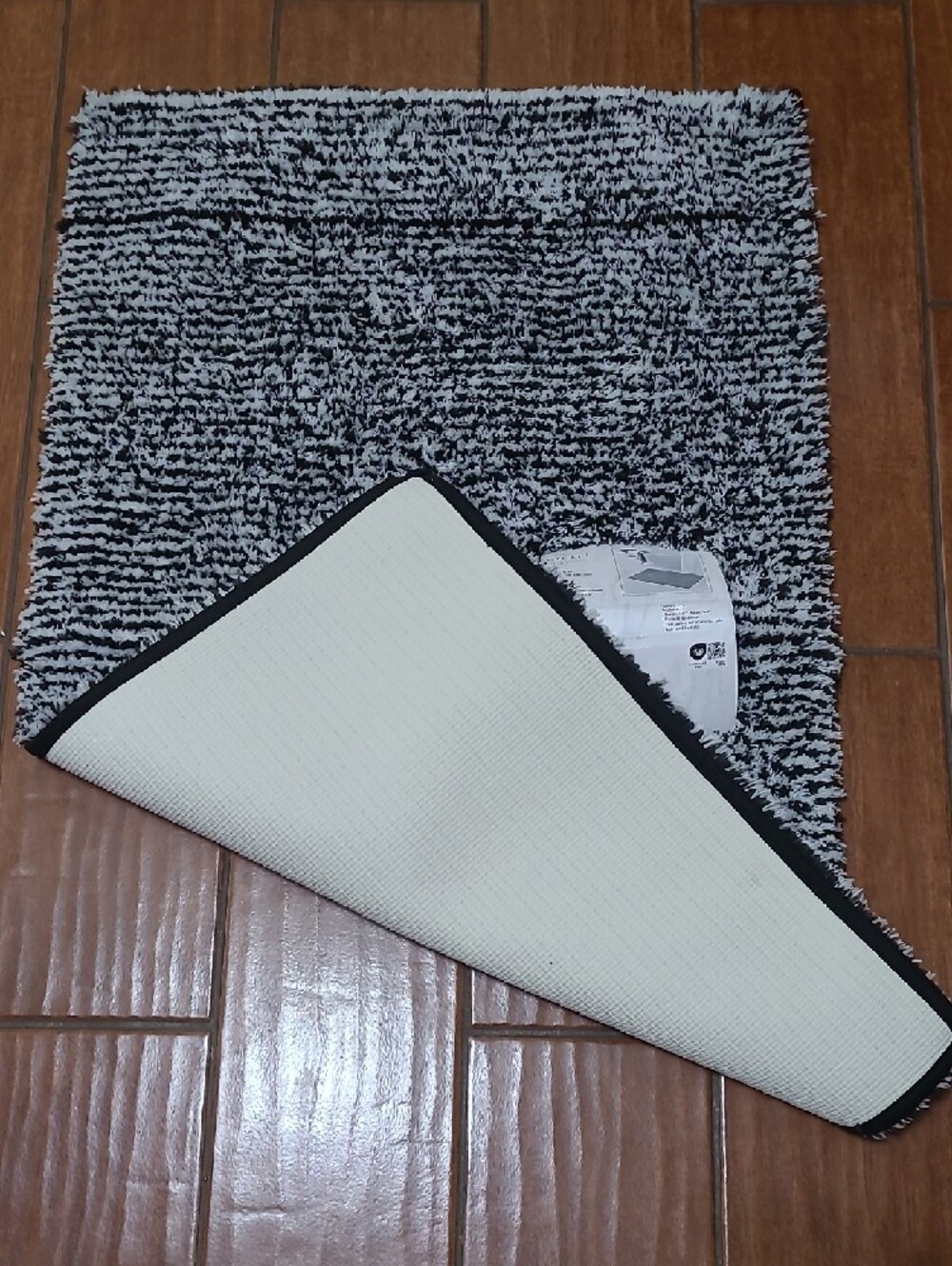 Newport Bath Rug - Picture 2 of 7
